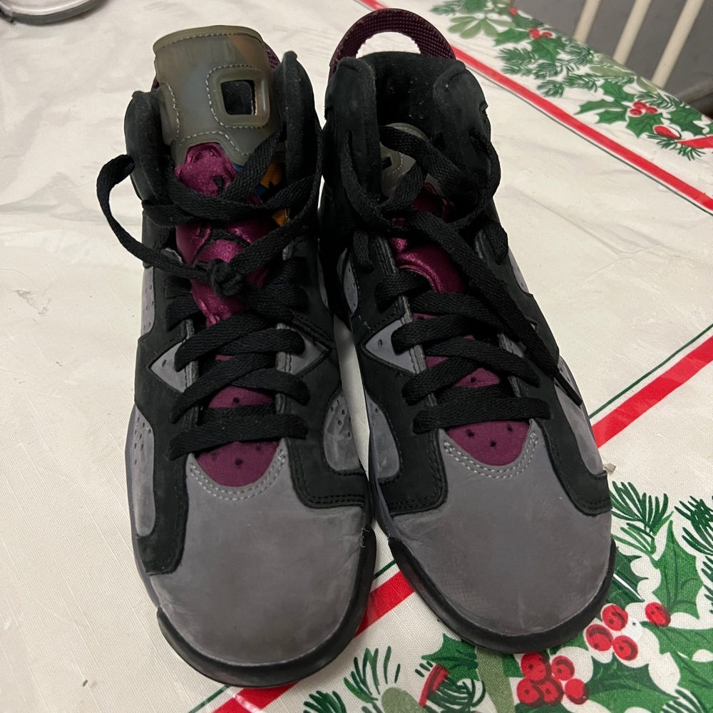 AIR JORDAN 6 RETRO BORDEAUX Sz 6GS Women's Sneakers - Black, Gray, and maroon